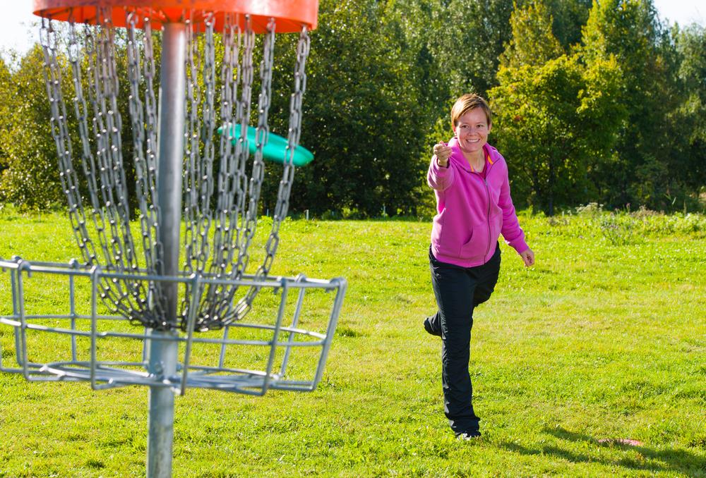how to play frisbee golf