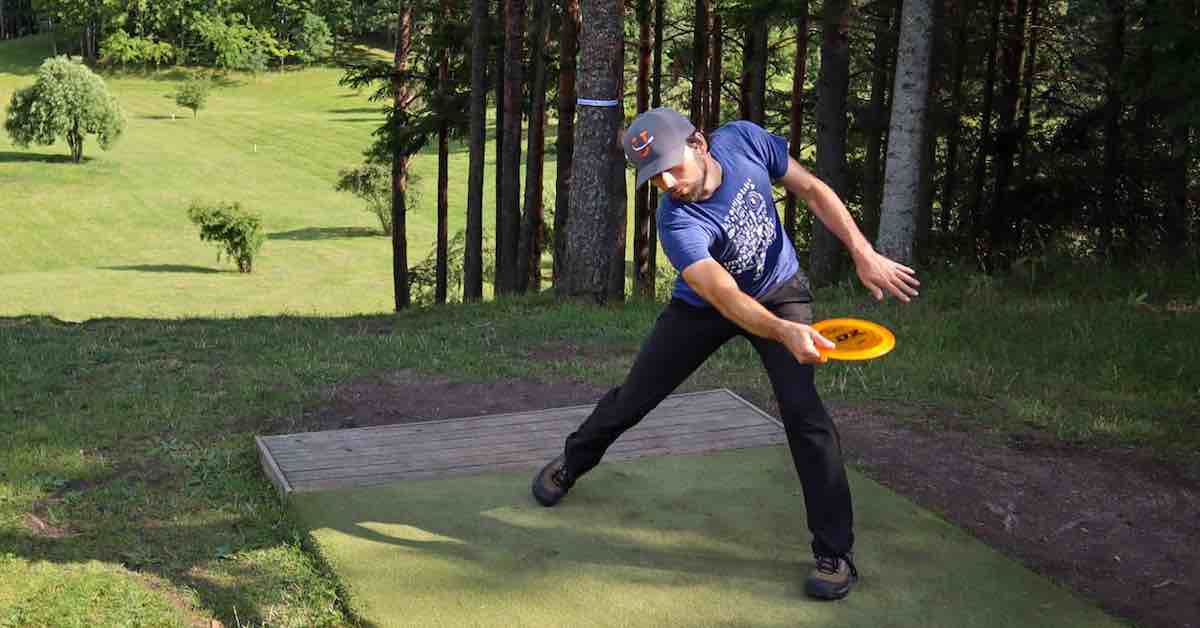 How to Throw a Frisbee in Frisbee Golf